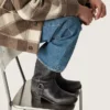 Hohe Herren-Biker-Stiefel aus schwarzem Leder mit Riemen und silberfarbener Schnalle