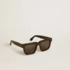 Jamie-Sonnenbrille im quadratischen Stil mit schwarzem Rahmen und goldenem Logo
