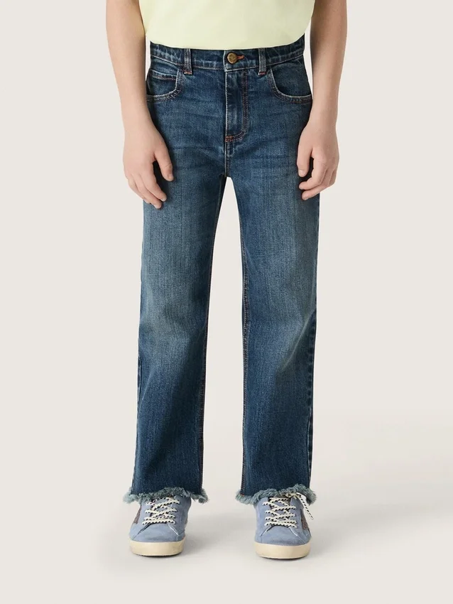 Jeans für Jungen mit unversäuberten Säumen und Stickerei