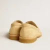 Jerry-Loafer aus ecrufarbenem, gewachstem Wildleder