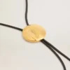 Jewelmates Bolo-Krawattenhalskette aus schwarzem Leder mit Details aus antikem Goldmetall