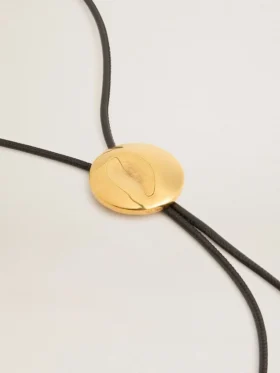 Jewelmates Bolo-Krawattenhalskette aus schwarzem Leder mit Details aus antikem Goldmetall