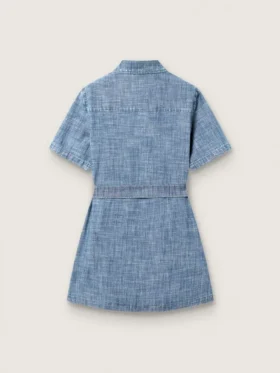 Journey Kurzarm-Hemdkleid für Mädchen aus hellblauem Baumwoll-Chambray mit gesticktem Aufnäher