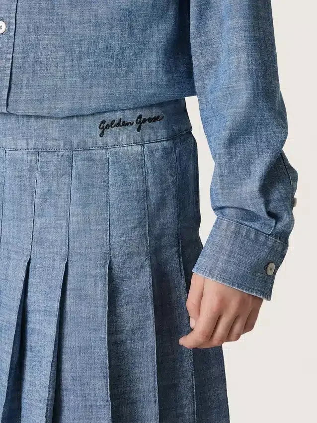 Journey Minirock für Mädchen aus hellblauem Baumwoll-Chambray mit gesticktem Logo