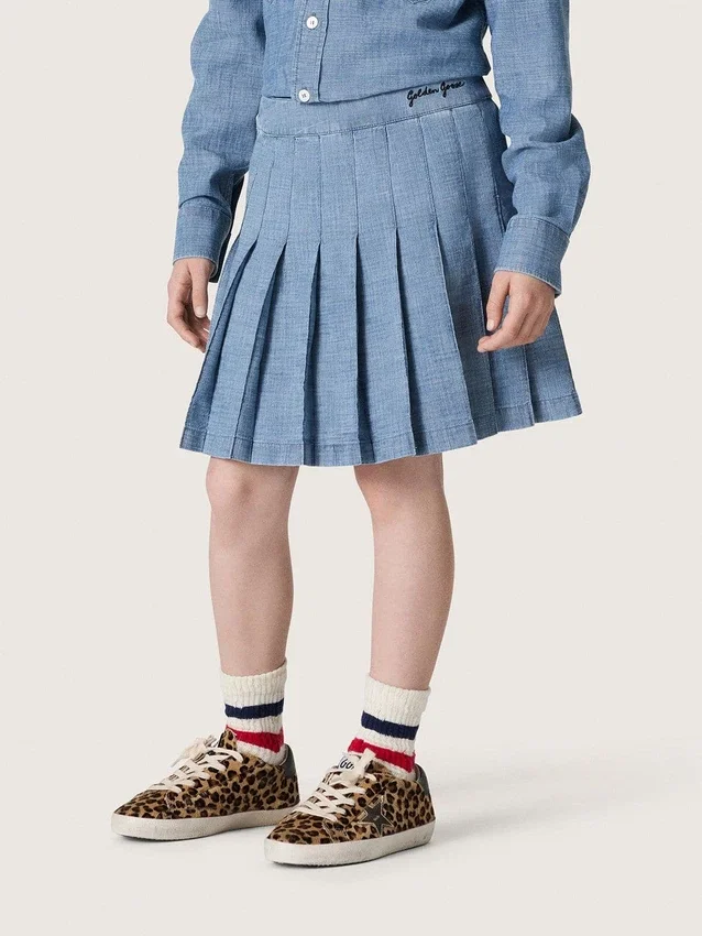 Journey Minirock für Mädchen aus hellblauem Baumwoll-Chambray mit gesticktem Logo