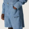 Journey Unisex-Shorts aus hellblauem Baumwoll-Chambray mit gesticktem Logo