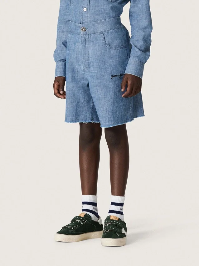 Journey Unisex-Shorts aus hellblauem Baumwoll-Chambray mit gesticktem Logo