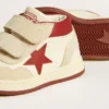 June Junior aus Nappa und Wildleder mit rotem Lederstern und Fersenlasche