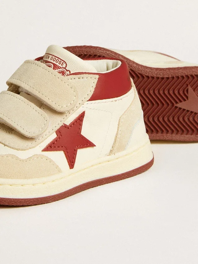 June Junior aus Nappa und Wildleder mit rotem Lederstern und Fersenlasche