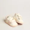 June Junior aus Nappaleder mit Stern und Fersenlasche aus altrosa Wildleder