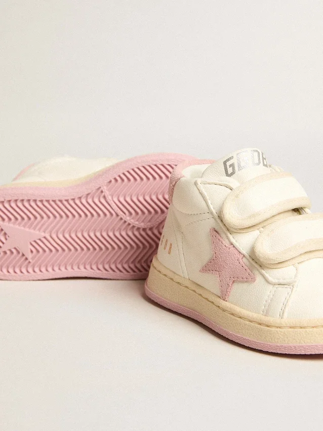 June Junior aus Nappaleder mit Stern und Fersenlasche aus altrosa Wildleder