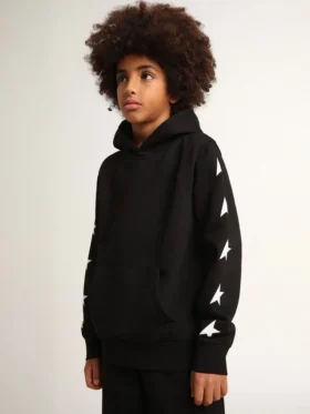 Jungen-Kapuzen-Sweatshirt in Schwarz mit kontrastierenden weissen Sternen