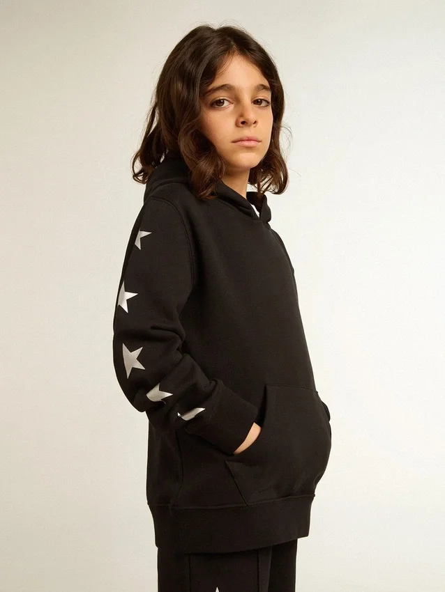 Jungen-Kapuzen-Sweatshirts in Schwarz mit kontrastierenden silbernen Sternen