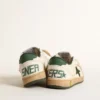Junior Ball Star aus weissem Leder mit grünem Stern aus Wildleder