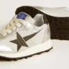 Junior Marathon aus silbernem Nylon mit schwarzem Stern und Lederlasche an der Ferse