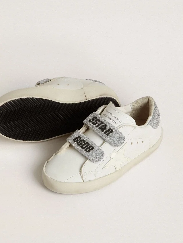 Junior Old School mit silberner Fersenlasche und Riemen aus Swarovski-Kristallen