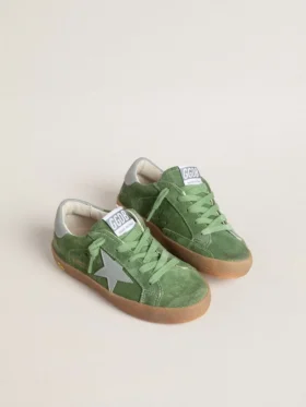 Junior Super-Star aus grünem Wildleder mit babyblauem Stern und Fersenlasche