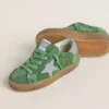 Junior Super-Star aus grünem Wildleder mit babyblauem Stern und Fersenlasche