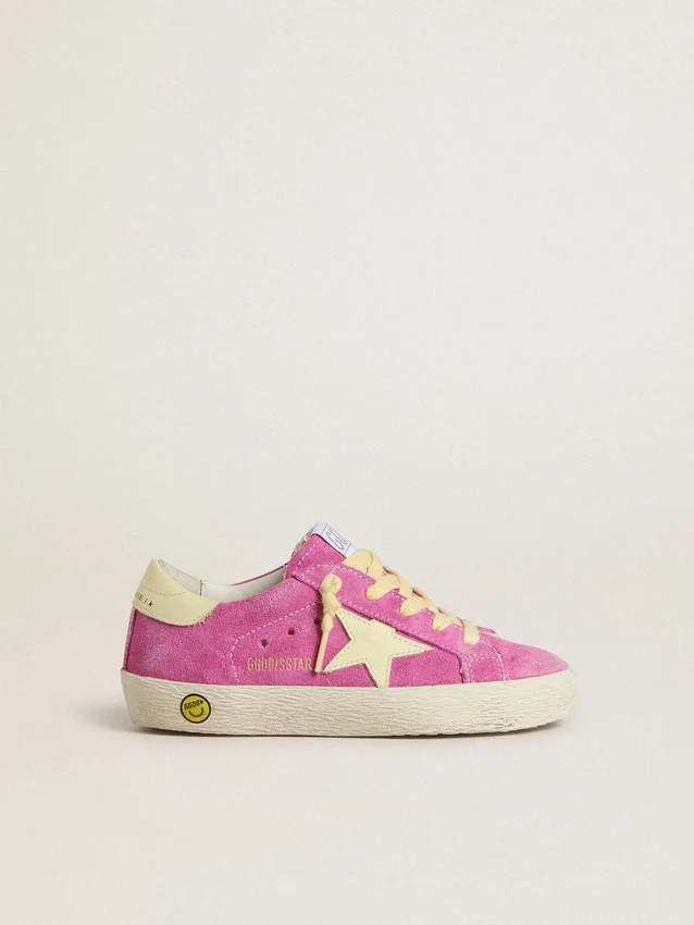 Junior Super-Star aus rosa Wildleder mit hellgelbem Stern und Fersenlasche