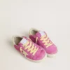 Junior Super-Star aus rosa Wildleder mit hellgelbem Stern und Fersenlasche