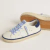 Junior Super-Star aus weissem Leder mit blauer Fersenlasche aus Wildleder