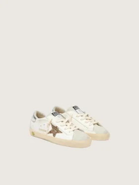 Junior Super-Star mit goldenem Glitzerstern und silberner Metallic-Lederlasche am Absatz
