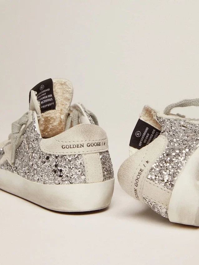 Junior Super-Star mit silbernem Glitzer und Wildlederdetails
