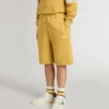 Kinder-Jogging-Shorts in Ockergelb mit Stickerei