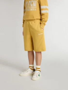 Kinder-Jogging-Shorts in Ockergelb mit Stickerei