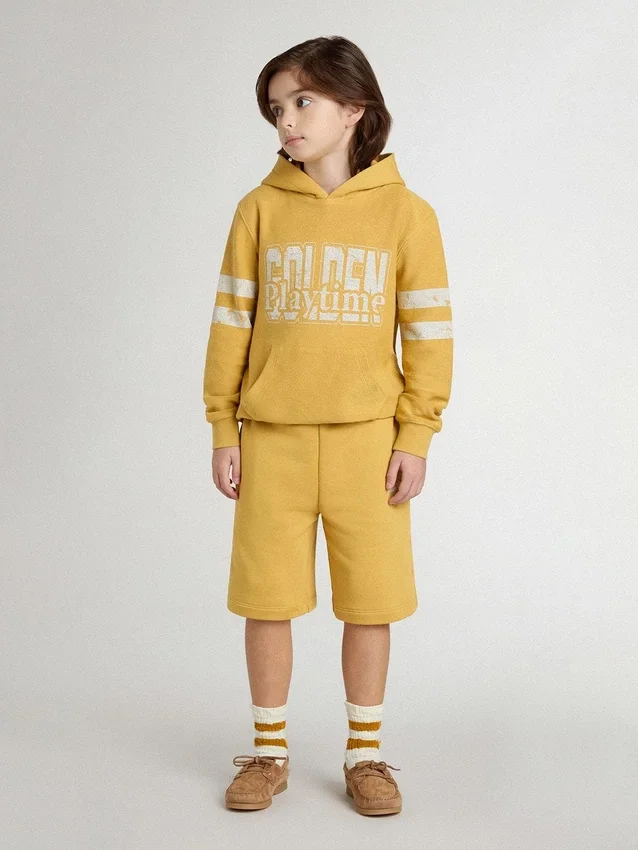 Kinder-Jogging-Shorts in Ockergelb mit Stickerei