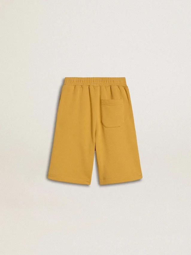 Kinder-Jogging-Shorts in Ockergelb mit Stickerei