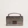 Kleine Venezia-Tasche aus anthrazitgrauem Metallic-Leder mit schwarzen Details