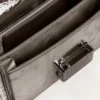 Kleine Venezia-Tasche aus anthrazitgrauem Metallic-Leder mit schwarzen Details