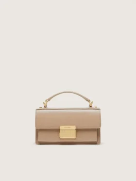 Kleine Venezia-Tasche aus beigem, genarbtem Leder mit goldenen Details