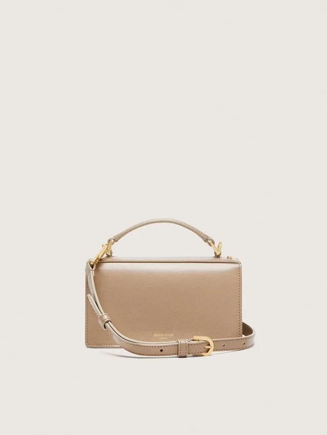 Kleine Venezia-Tasche aus beigem, genarbtem Leder mit goldenen Details