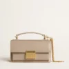 Kleine Venezia-Tasche aus beigem, genarbtem Leder mit goldenen Details