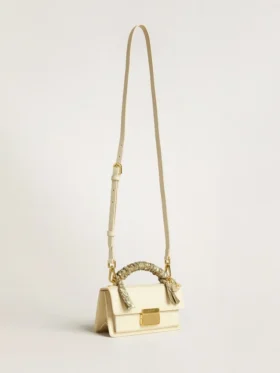 Kleine Venezia-Tasche aus butterfarbenem, geprägtem Leder mit geflochtenem Band und doppeltem Anhänger