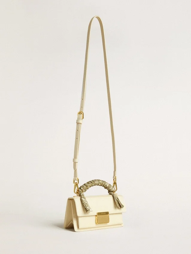 Kleine Venezia-Tasche aus butterfarbenem, geripptem Leder mit geflochtenem Band
