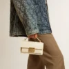 Kleine Venezia-Tasche aus butterfarbenem, geripptem Leder mit goldenen Details