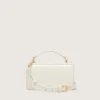 Kleine Venezia-Tasche aus butterfarbenem, geripptem Leder mit goldenen Details