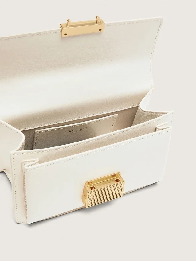 Kleine Venezia-Tasche aus butterfarbenem, geripptem Leder mit goldenen Details