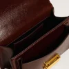 Kleine Venezia-Tasche aus dunkelbraunem, laminiertem Leder mit goldenen Details