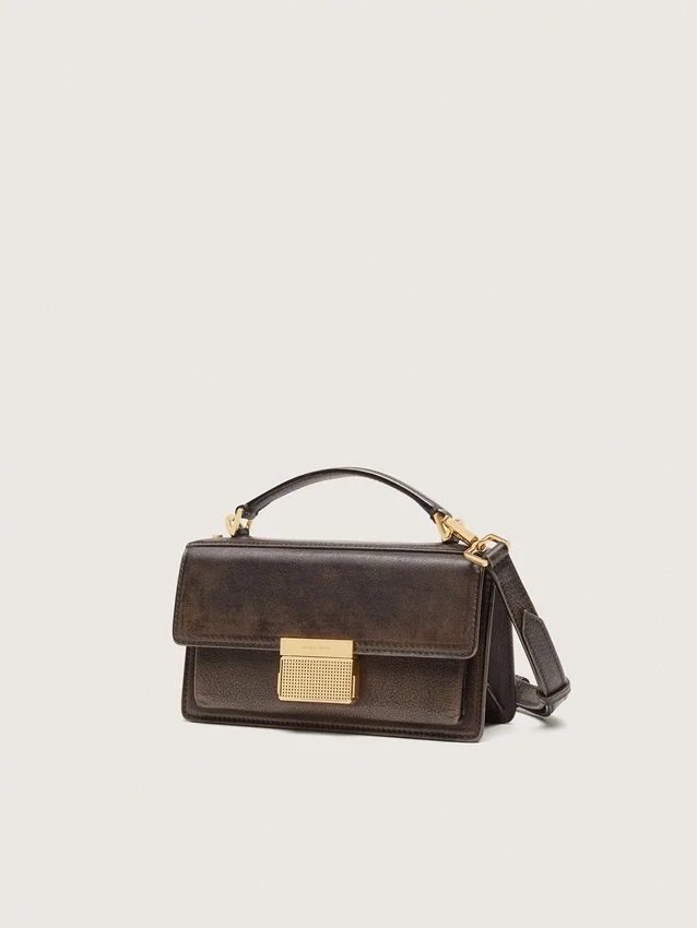 Kleine Venezia-Tasche aus dunkelbraunem Leder mit goldener Schnalle