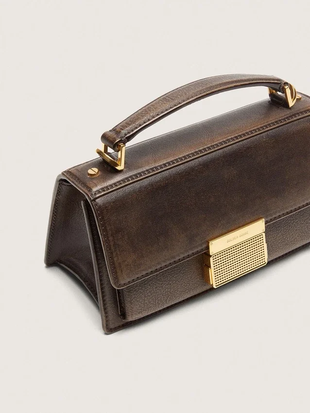 Kleine Venezia-Tasche aus dunkelbraunem Leder mit goldener Schnalle