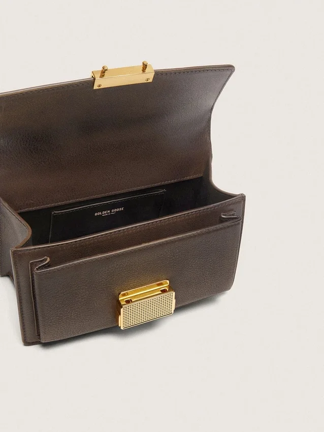 Kleine Venezia-Tasche aus dunkelbraunem Leder mit goldener Schnalle