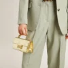 Kleine Venezia-Tasche aus goldmetallischem Leder mit goldenen Details