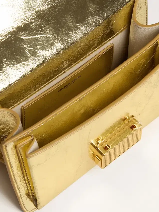 Kleine Venezia-Tasche aus goldmetallischem Leder mit goldenen Details