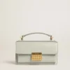 Kleine Venezia-Tasche aus mineralgrauem, geripptem Leder mit goldenen Details