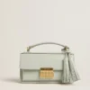 Kleine Venezia-Tasche aus mineralgrauem, geripptem Leder mit goldenen Details