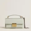 Kleine Venezia-Tasche aus mineralgrauem, geripptem Leder mit goldenen Details